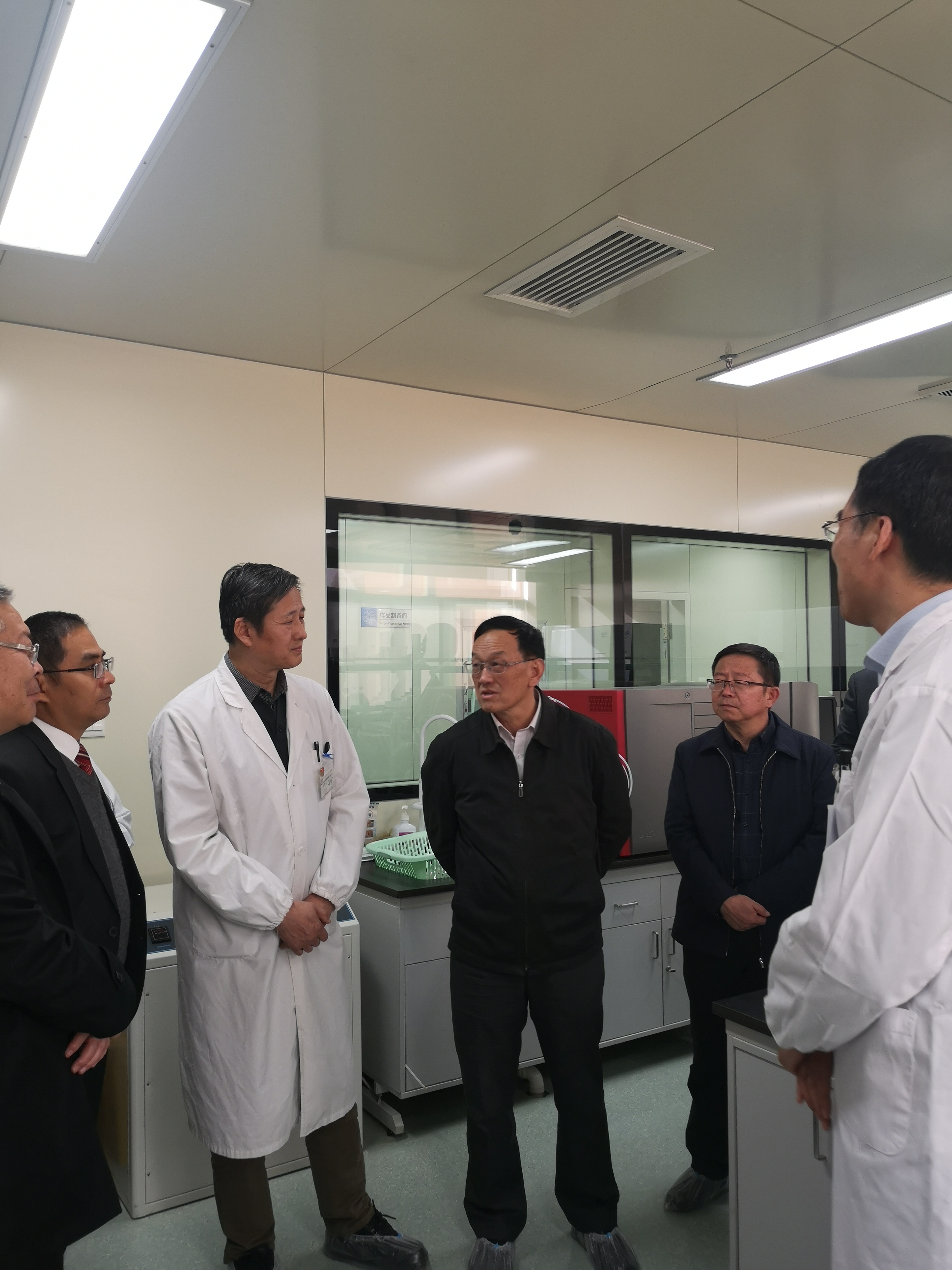 宁夏医科大学校长孙涛一行参观生物芯片中心